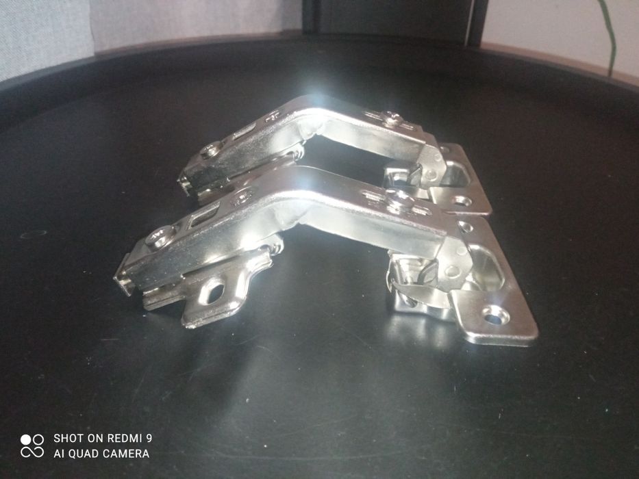 Kątowy zawias meblowy komplet