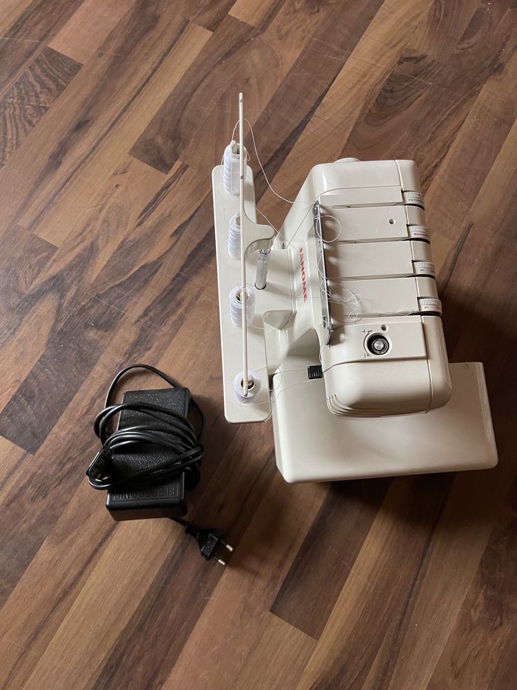 Оверлок Janome 644D б/у
