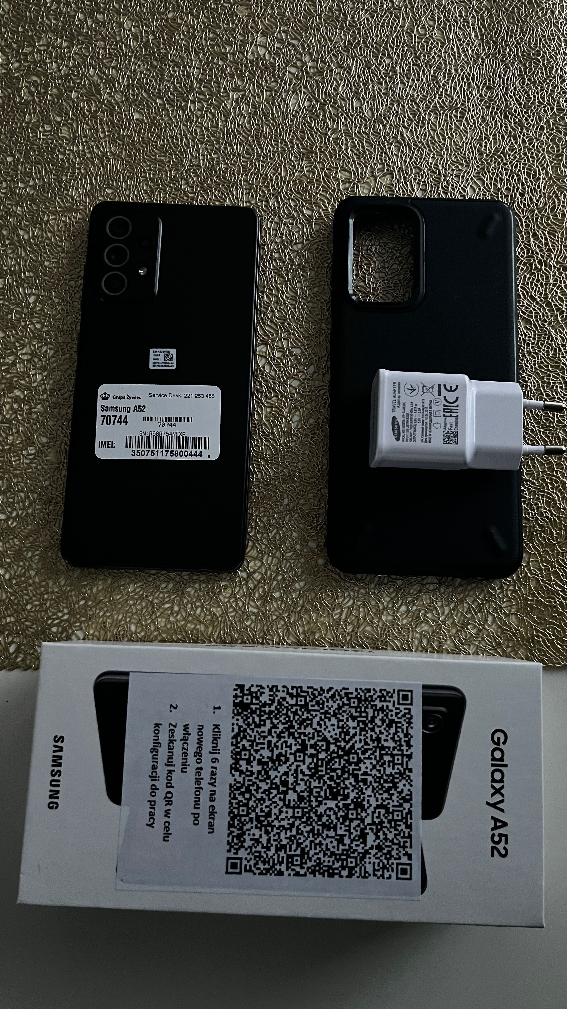 Telefon Samsung A52 + etui spigen