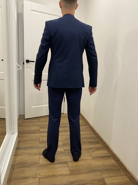 Чоловічий брючний костюм темно синій приталений