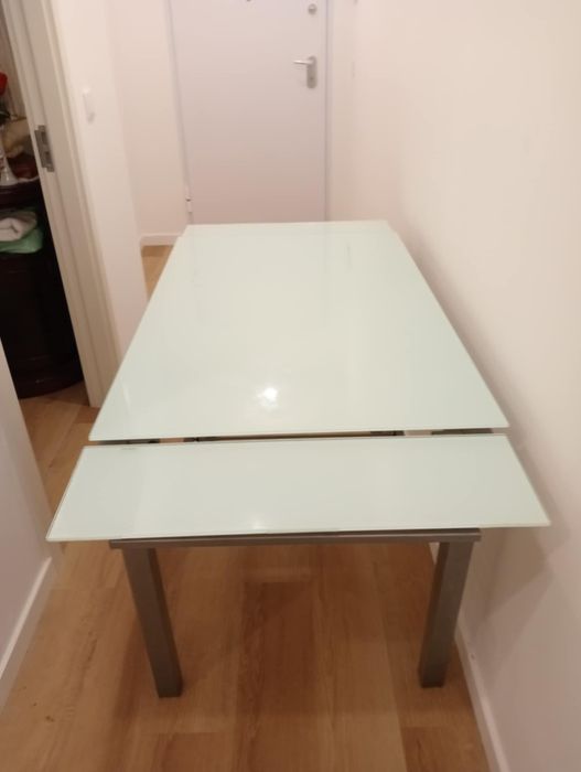 Vendo uma Mesa de sala