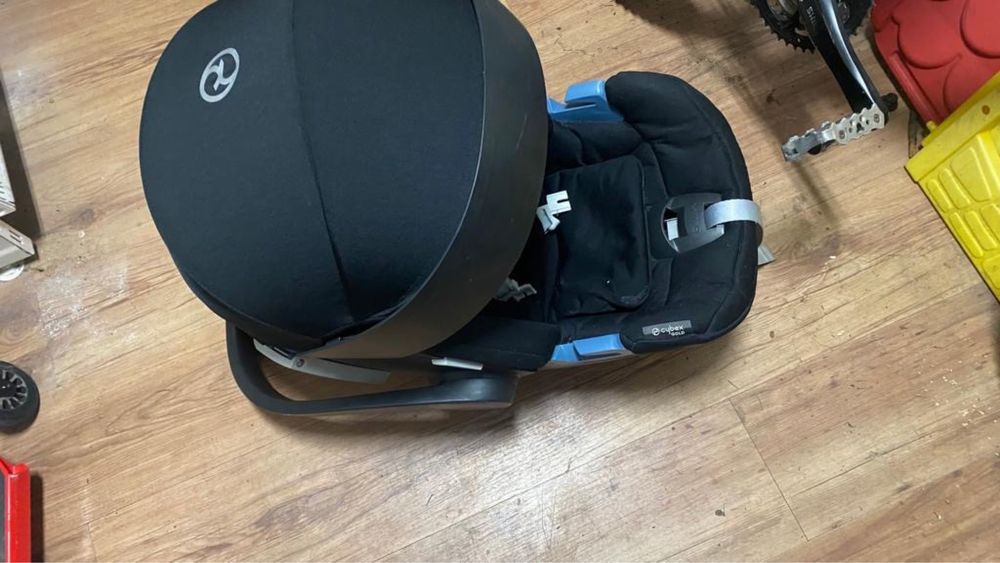 Cybex nosidelko + baza isofix