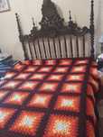 Mobília de quarto (cama, armário, cómoda e espelho)