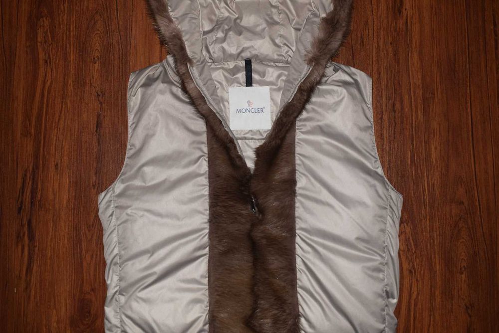 Moncler Down Vest (Женская Пуховая Жилетка с Натуральным Мехом )