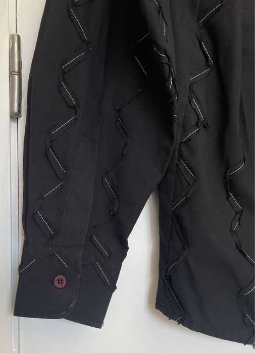 Camisa preta e branca (Exit, tamanho L)