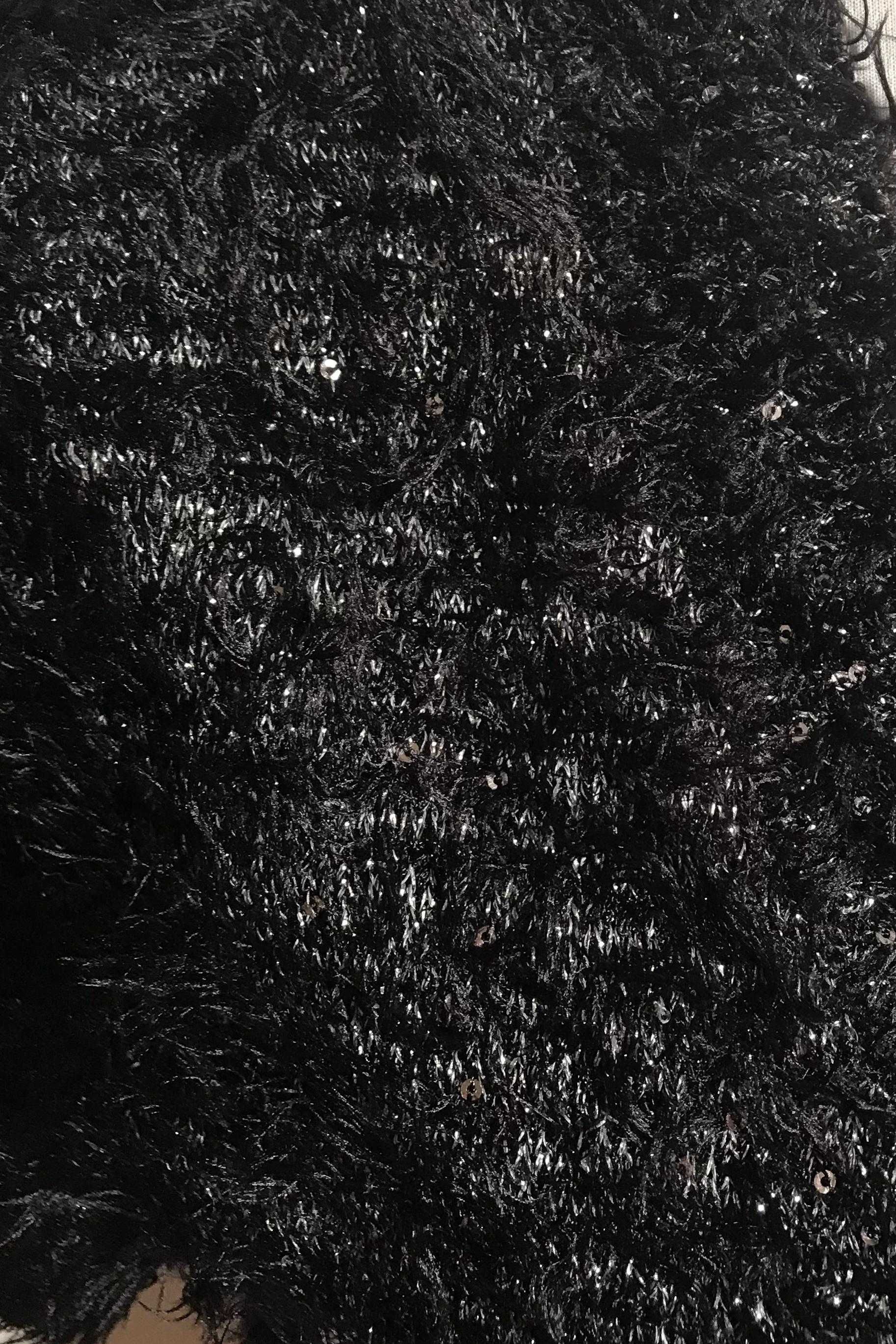 Czarny sweterek wiązany 38 M puszysty ze srebrną nitką C&A