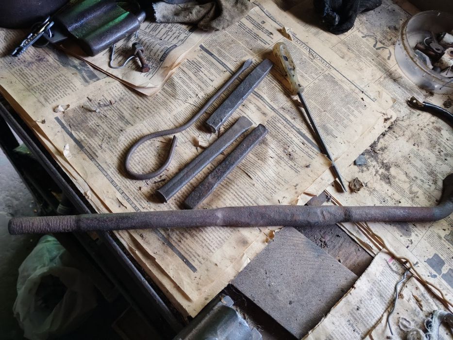 Сапи, граблі, лопати, пилки, мастерок