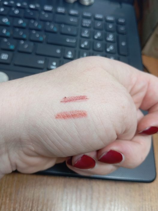 Олівці для губ 009 та 003