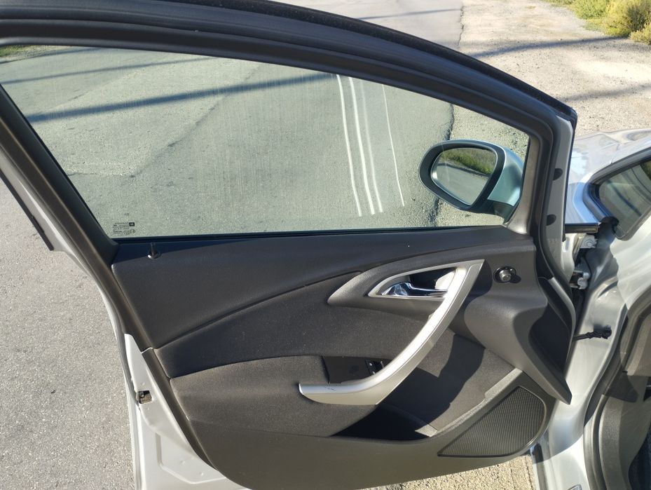 Опель Astra j продам