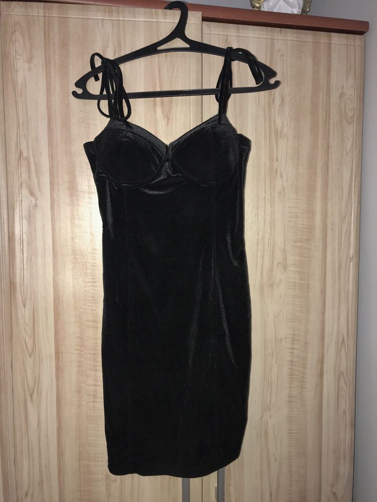 Чорна сукня cropp