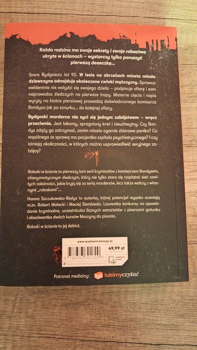 Książka Robaki w ścianie Hanna Szczukowska-Białys