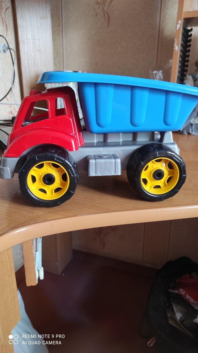 Дитячі автомобілі іграшки