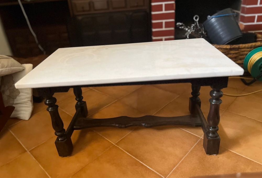 Mesa de centro com pedra marmore