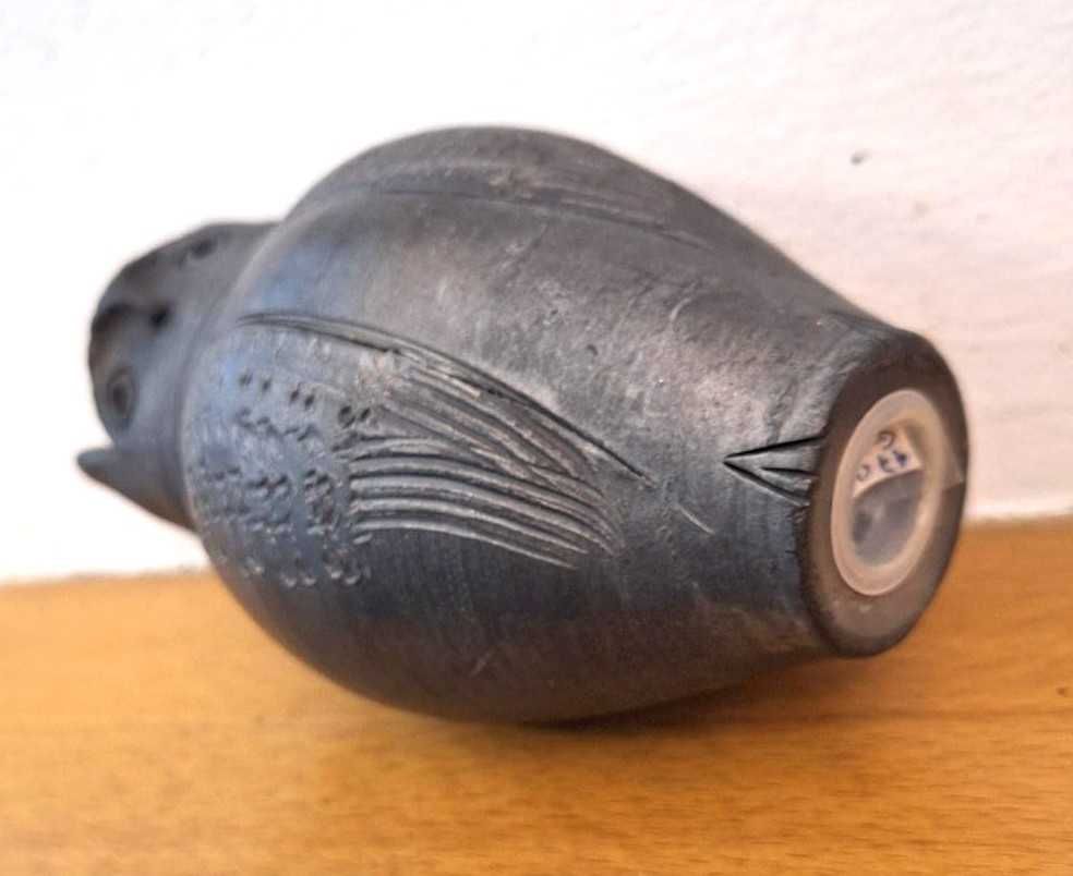 Escultura de mocho em barro preto de Bisalhães