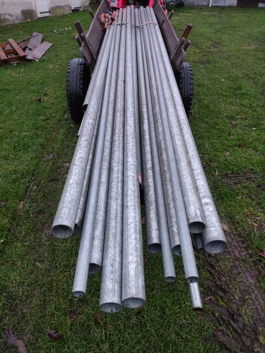 Słupki rury ocynkowane