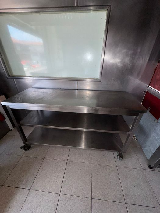 Equipamento de Hotelaria e restauração-Bancada de Apoio