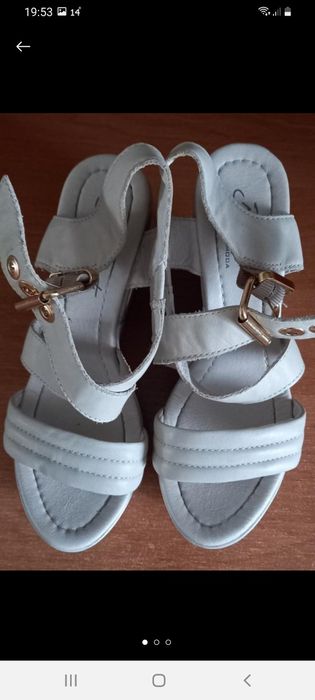 Продам женские босоножки