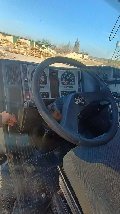 Самоскид MAN 35.364 з місцем за кабіною під грейфер кран маніпулятор