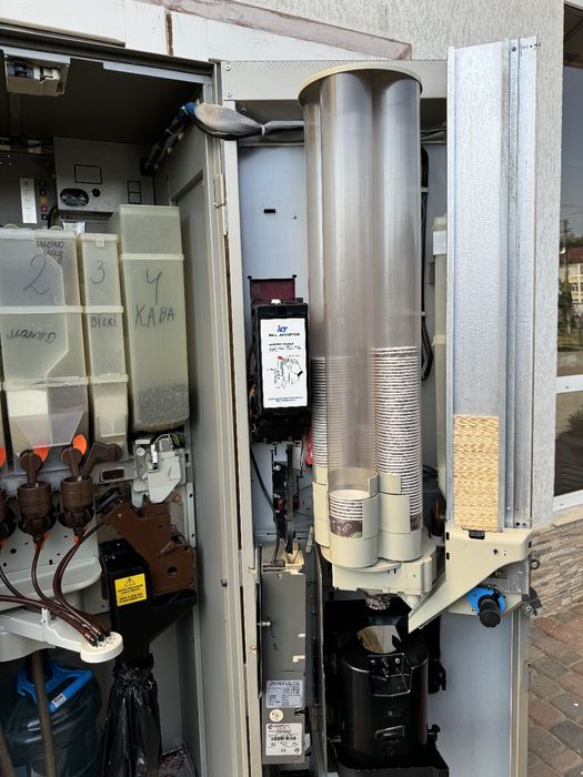 Вендінговий кавовий апарат saeco