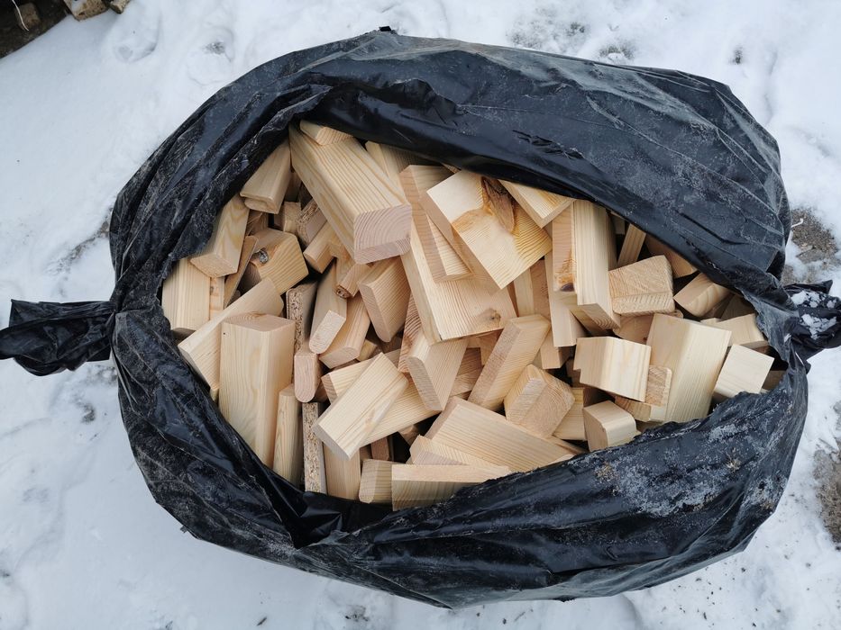 Дрова в мішках обрізки
