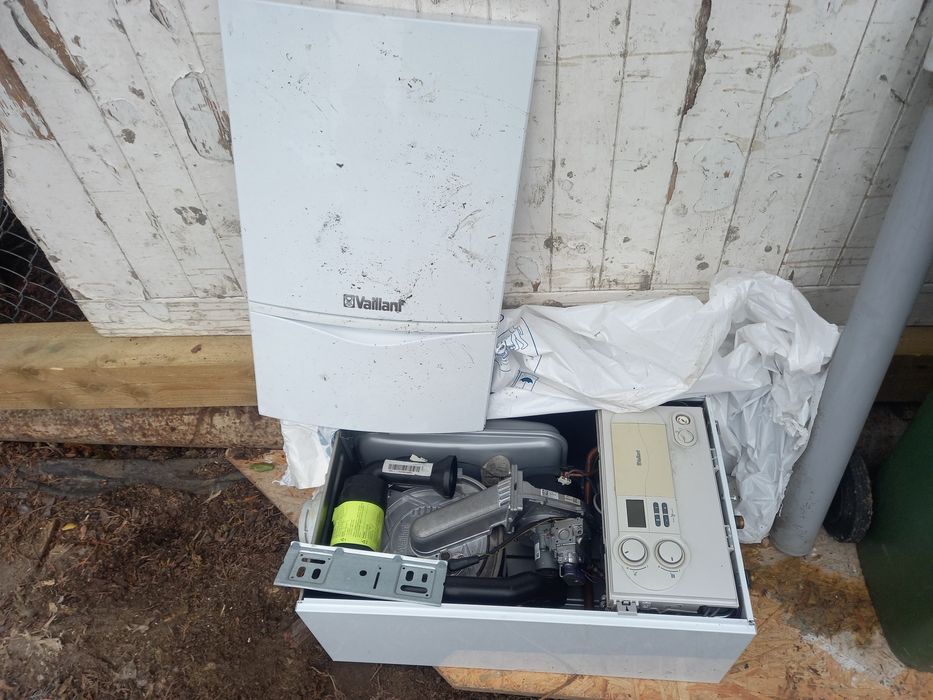 Piec gazowy vaillant  uszkodzony idealny na części elektronika sprawna