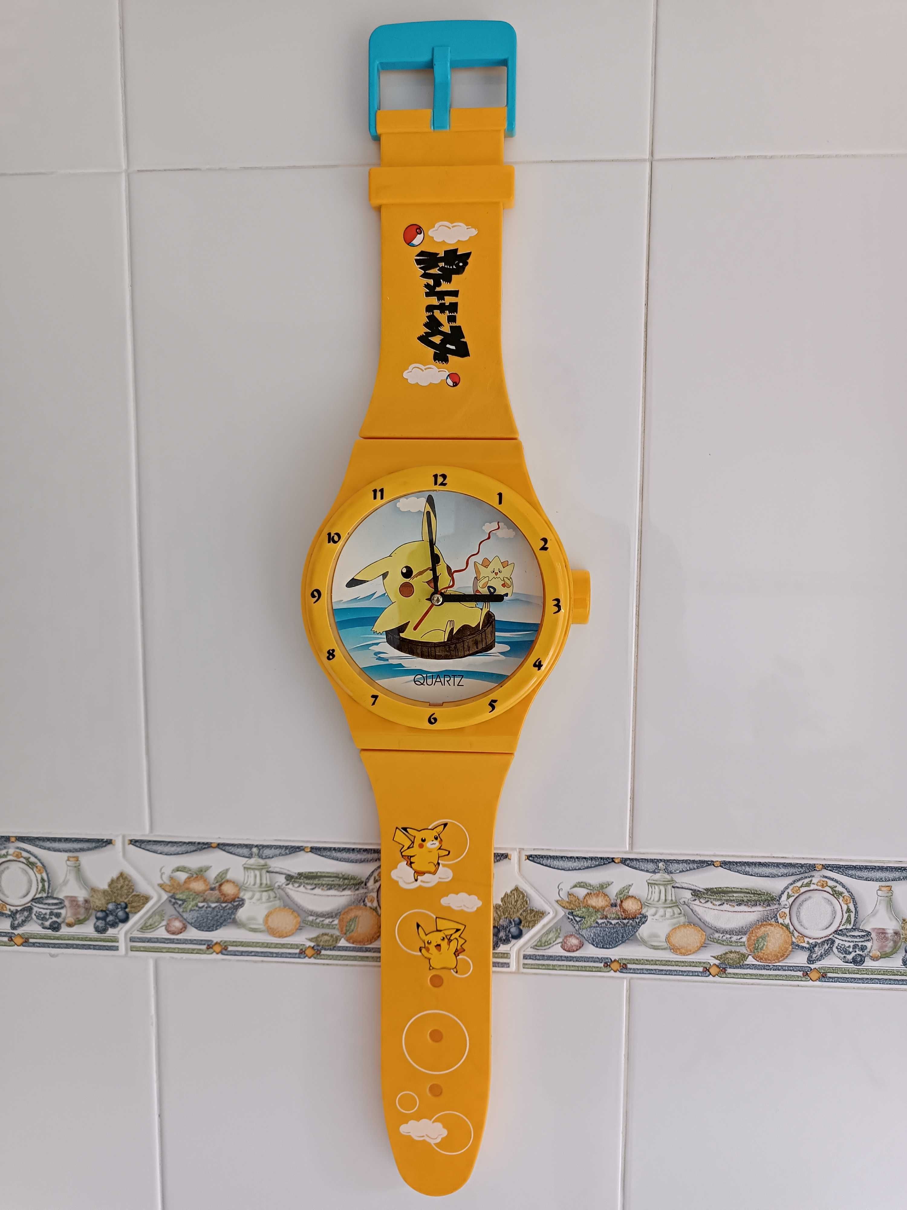 Vendo relógio pikachu