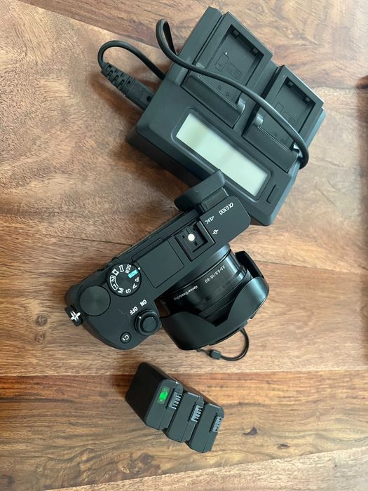 Sony Alpha a6300 + original lens + charger + extra battery