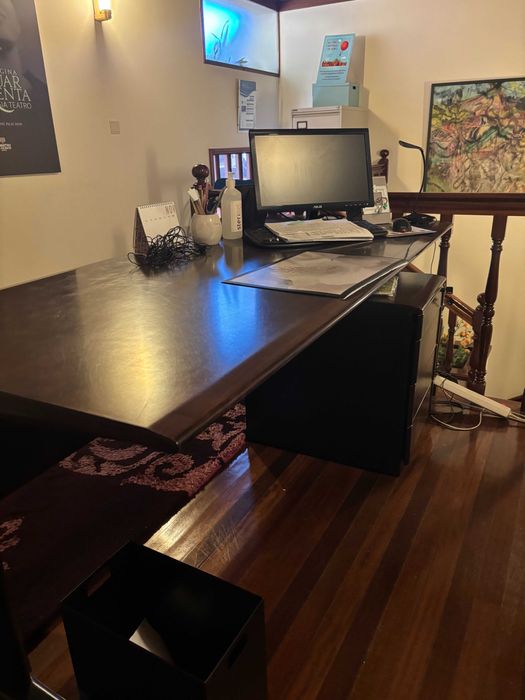 Secretária de escritório + Módulo com gavetas