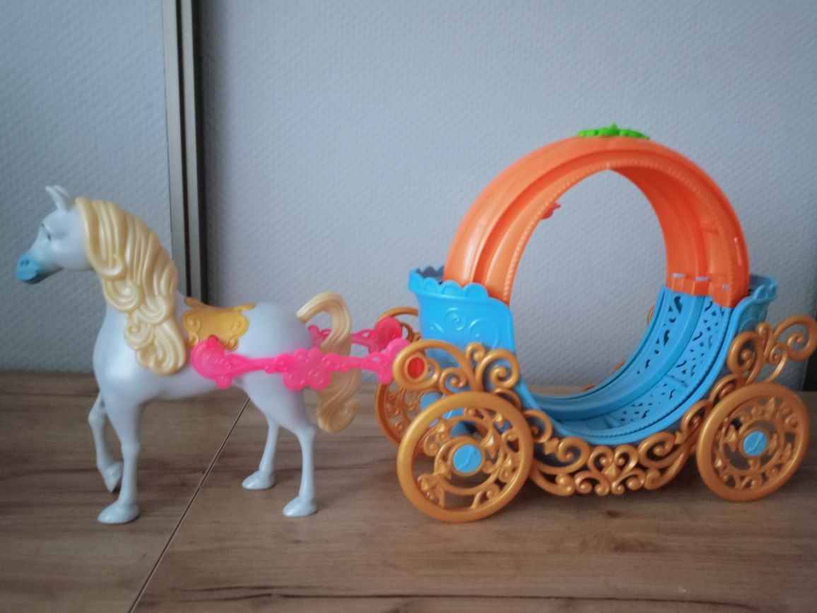 Kareta Kopciuszka Disney Princes  + dwie lalki i gtatis
