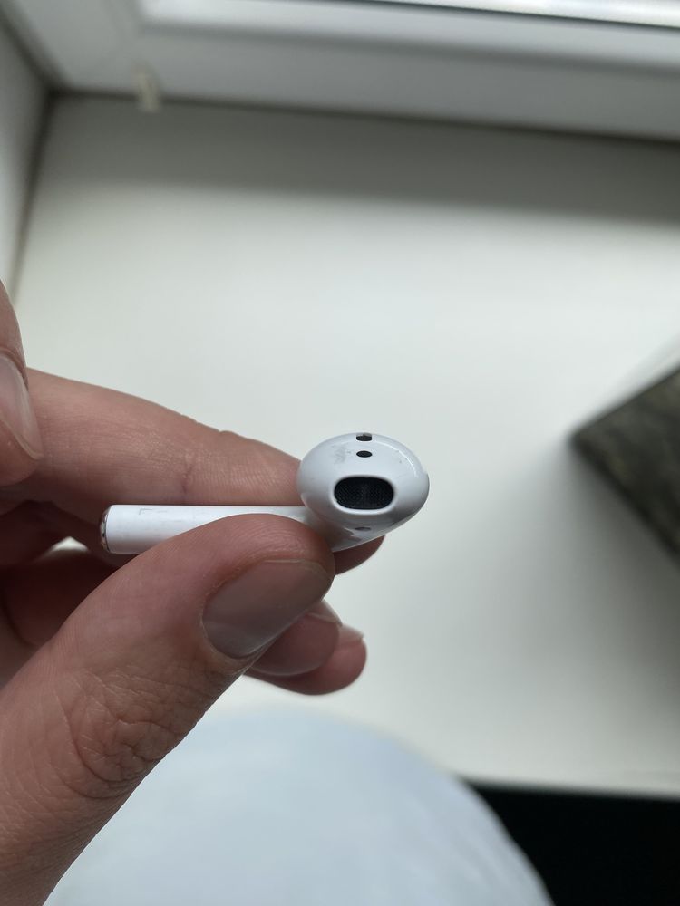 Продам навушник Apple AirPods 2right