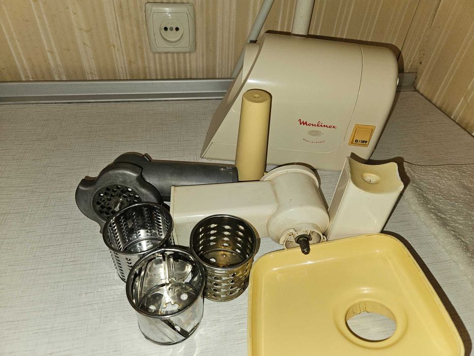 М'ясорубка Tefal з тертушками - подрібнювачами для овочів