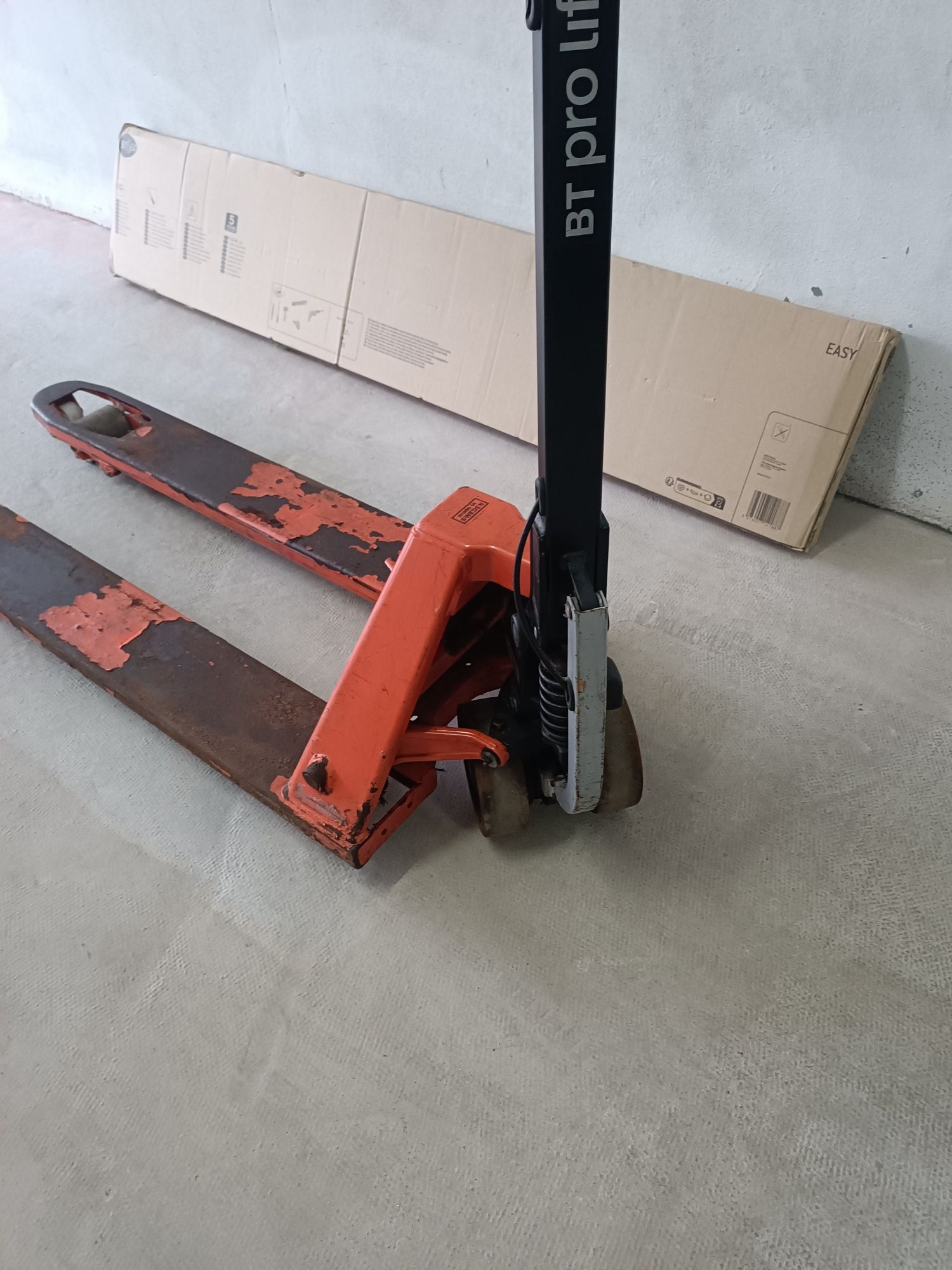 Porta paletes toyota BT com travão