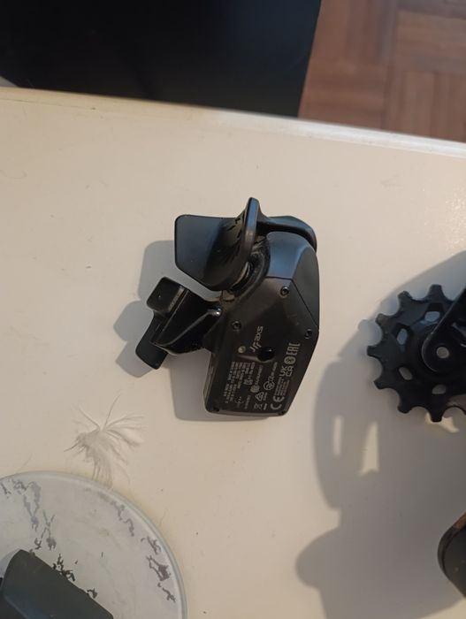 Transmissão Sram electrónico + espigão telescópio 300€ tudo