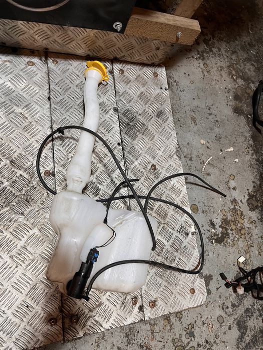 Renault master 4 zbiorniczek spryskiwaczy