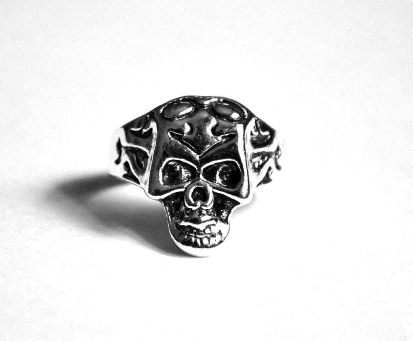 Sygnet stal Czaszka R 18