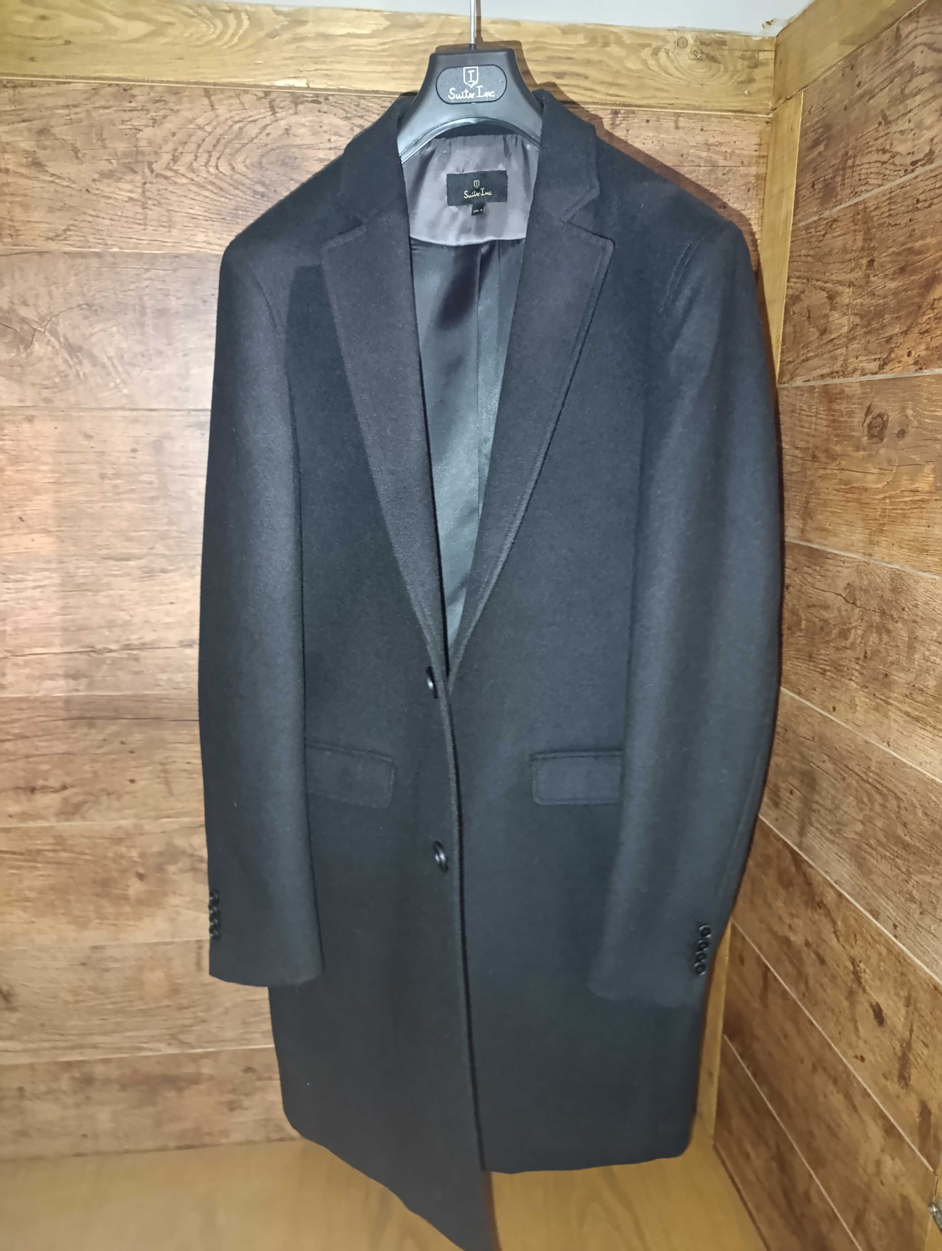 Sobretudo Preto, Suits Inc