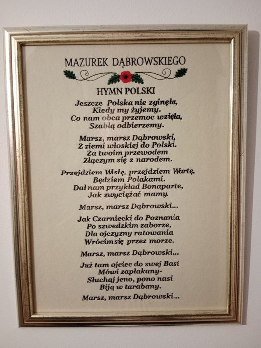 Patriotyczne dekoracje, pieśni, hymny