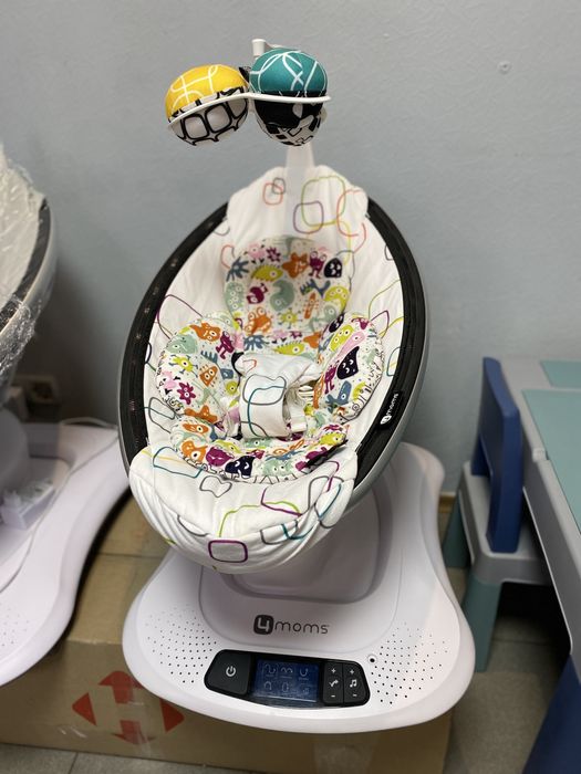 Качель крісло-гойдалка 4moms mamaroo 4.0 заколисуючий центр