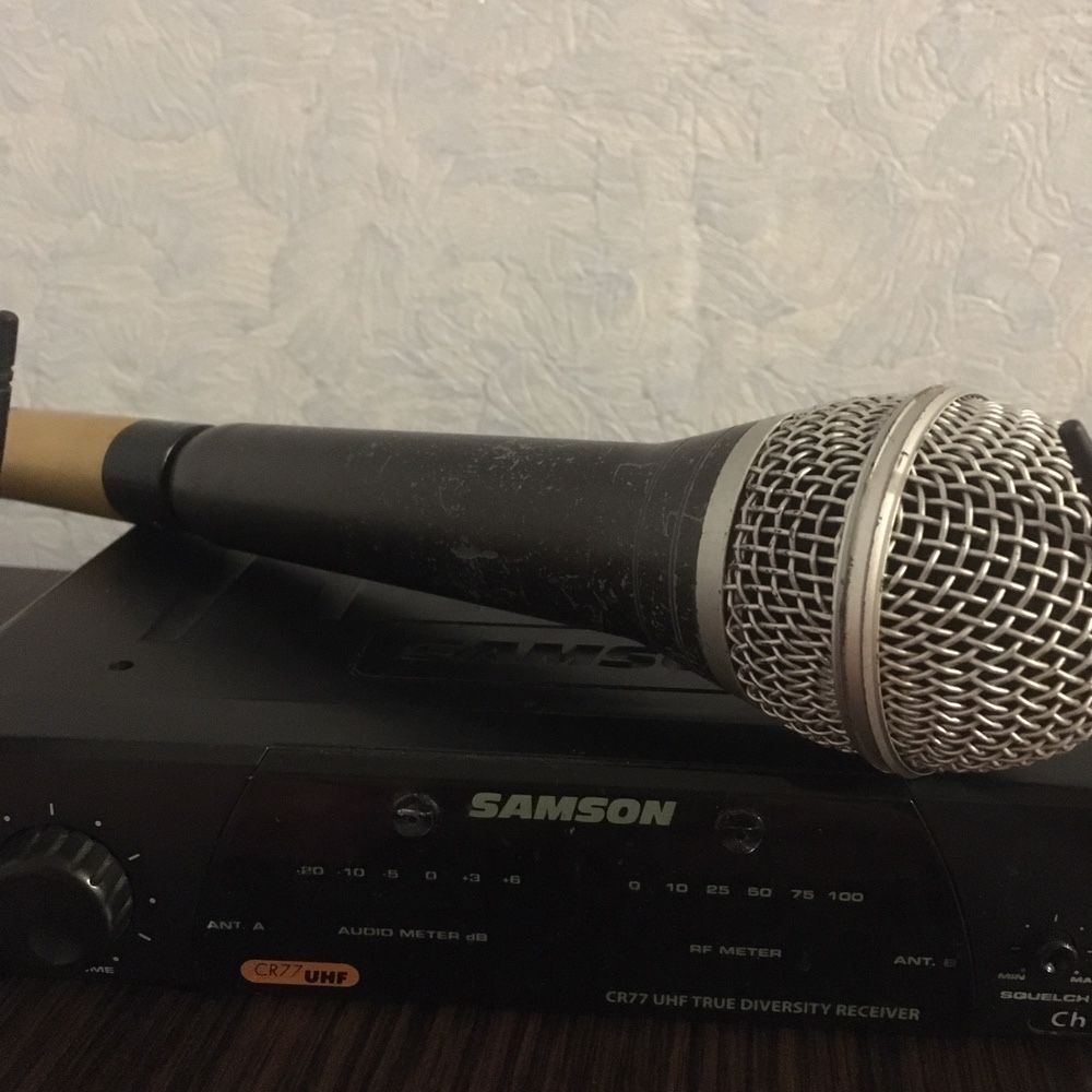 Вокальный микрофон Samson CR77.