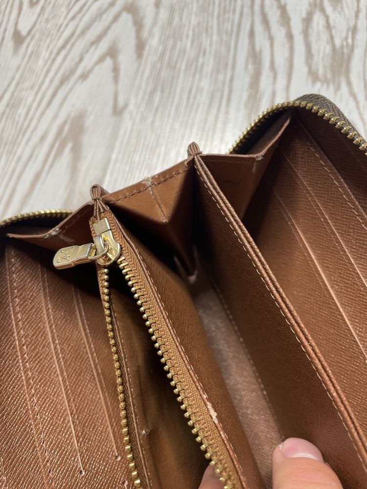 Louis Vuitton гаманець