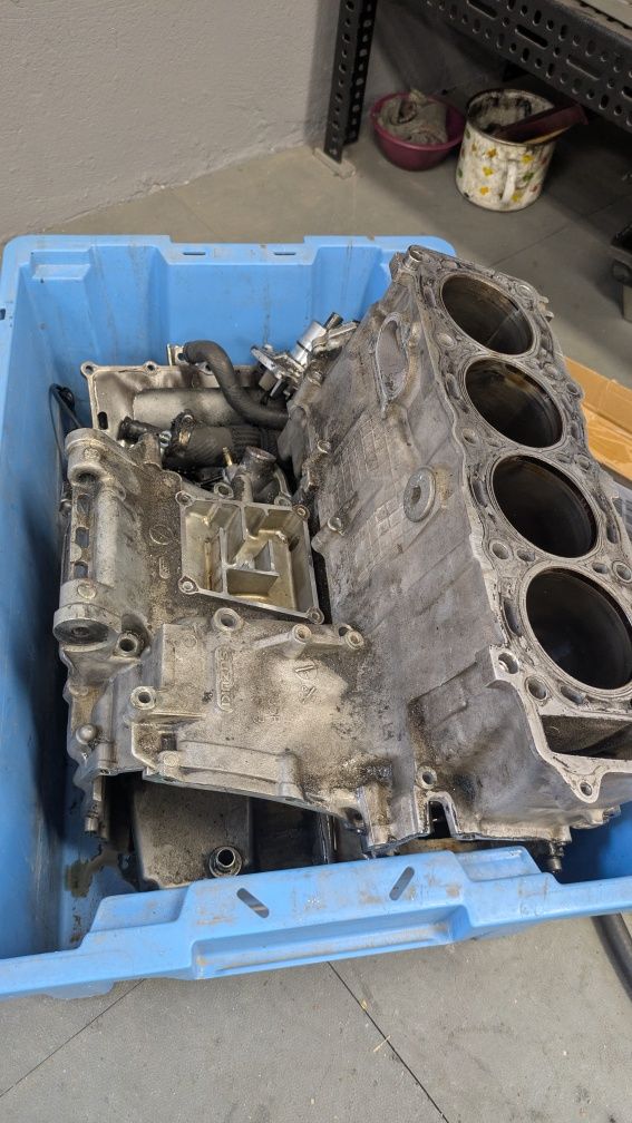 Suzuki GSX-R 750 K2 Silnik na części GSXR głowica skrzynia alternator