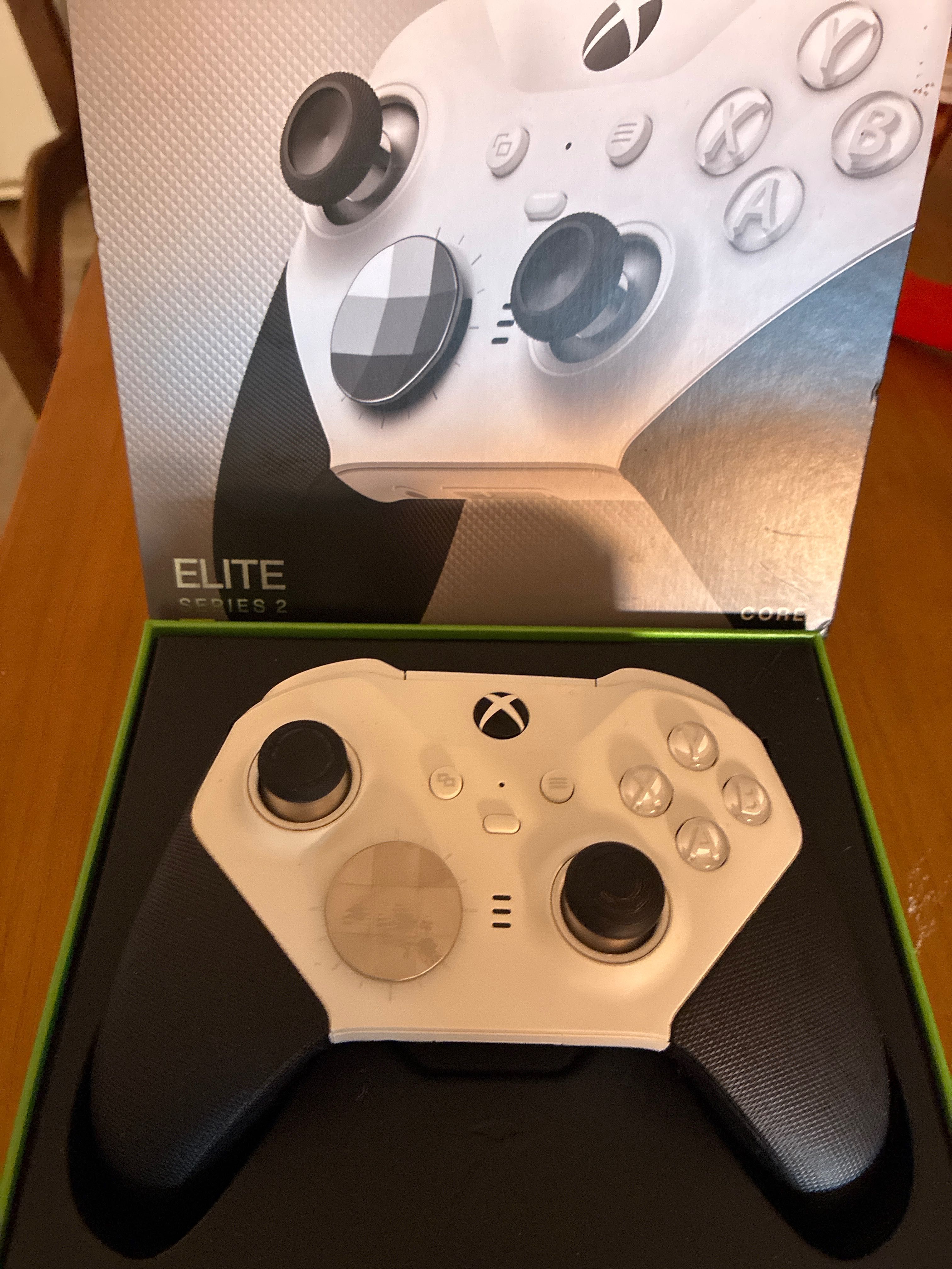 Vendo Xbox séries x e dois comandos pro com garantia