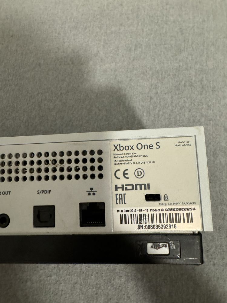 Ігрова приставка Xbox One S 1TB