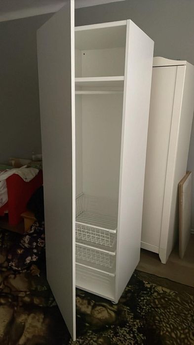 Biała szafa Ikea