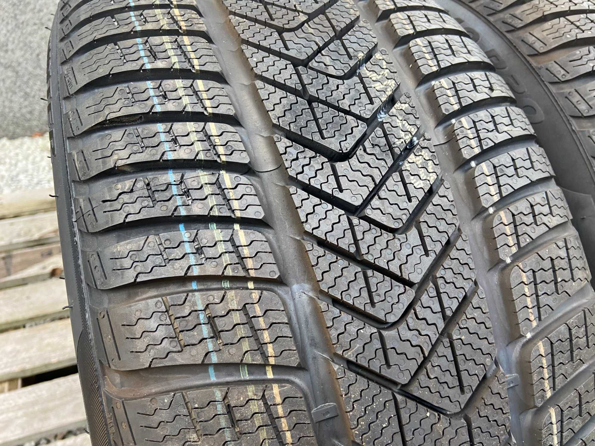 2x 265/40R20 Pirelli SottoZero 3 AO 104 V 2022