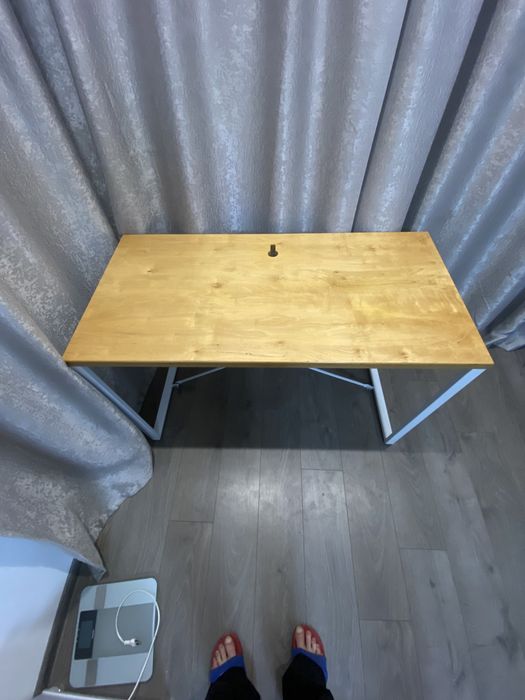 Офисный стол(хорошего качества)