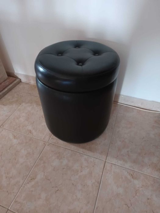 Banco Puff com Arrumação em Pele
