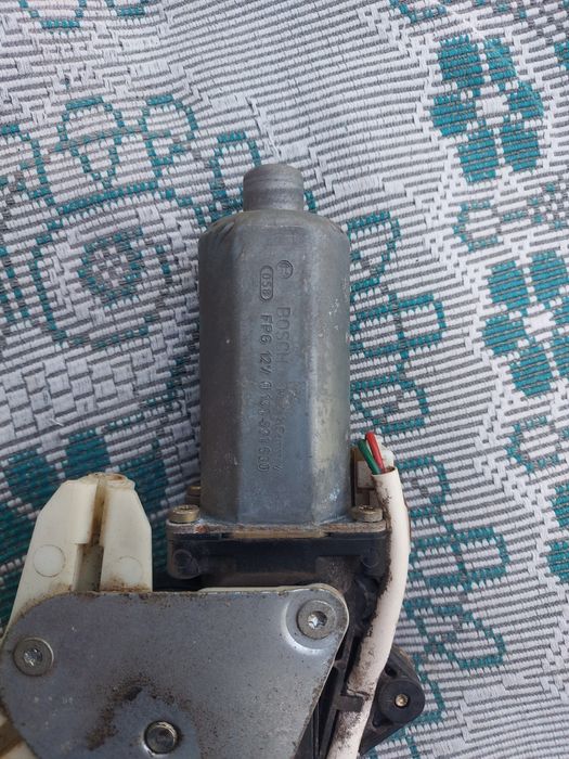 Моторчик заднего левого стеклоподьемника Toyota Carina E Avensis T22