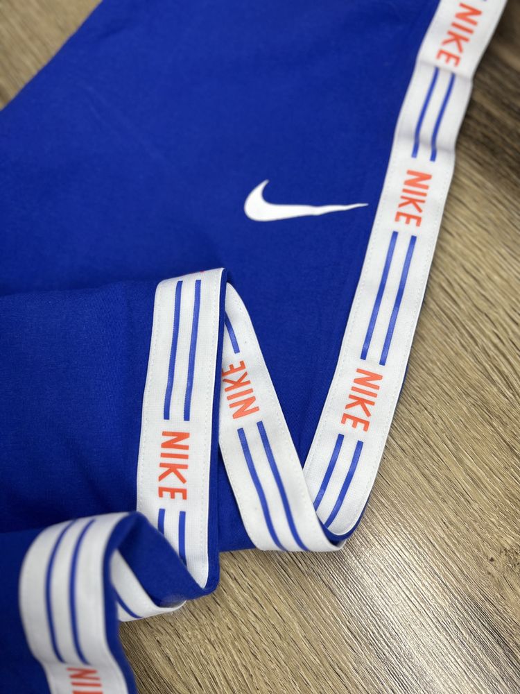 Гарні жіночі лосини Nike