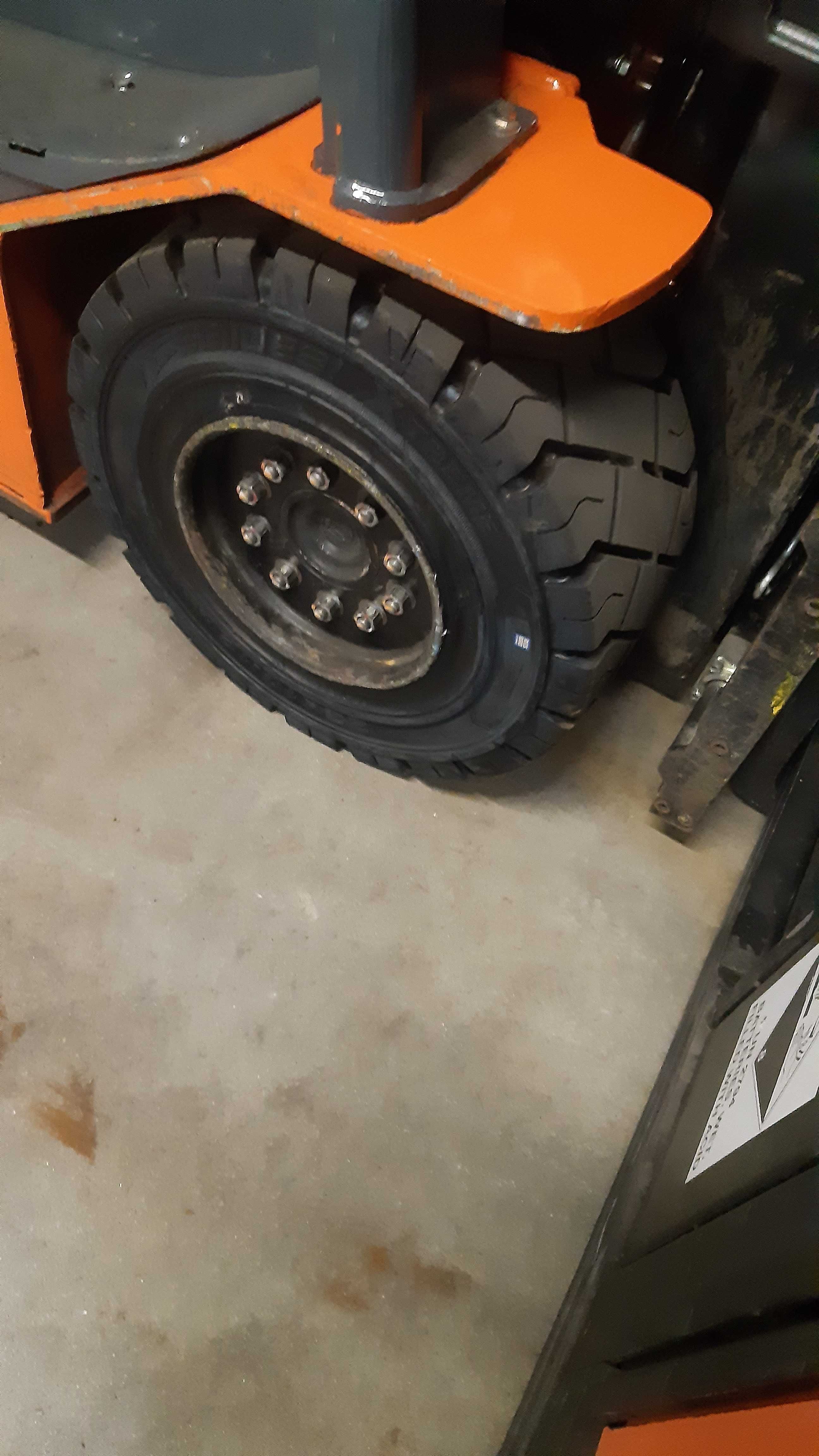 TOYOTA 8FBMT30 wózek paletowy elektryczny